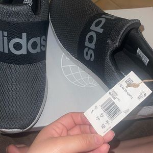 New Adidas shoes unisex , size 6